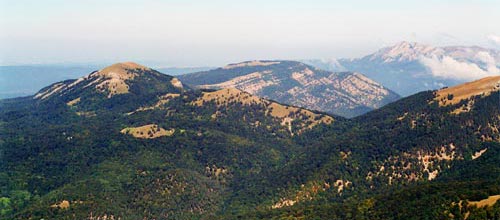 Вид с Роман-Коша на Чучельский перевал, Большую и малую Чучели, гору Черную, Эклизи-Бурун